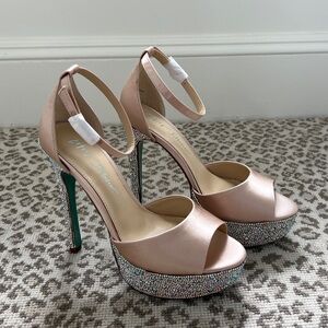 *BRAND NEW* BETSEY JOHNSON - Platform Heels